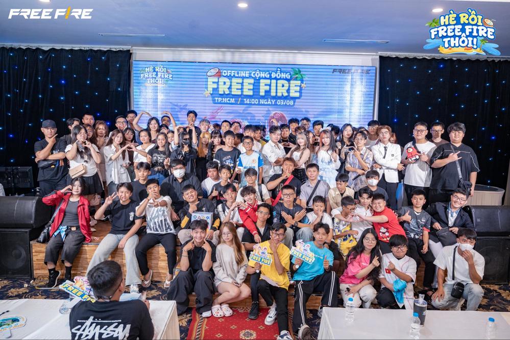  
Người hâm mộ Free Fire tham gia giao lưu cùng KOLs và kết nối cùng cộng đồng game thủ tại từng địa phương