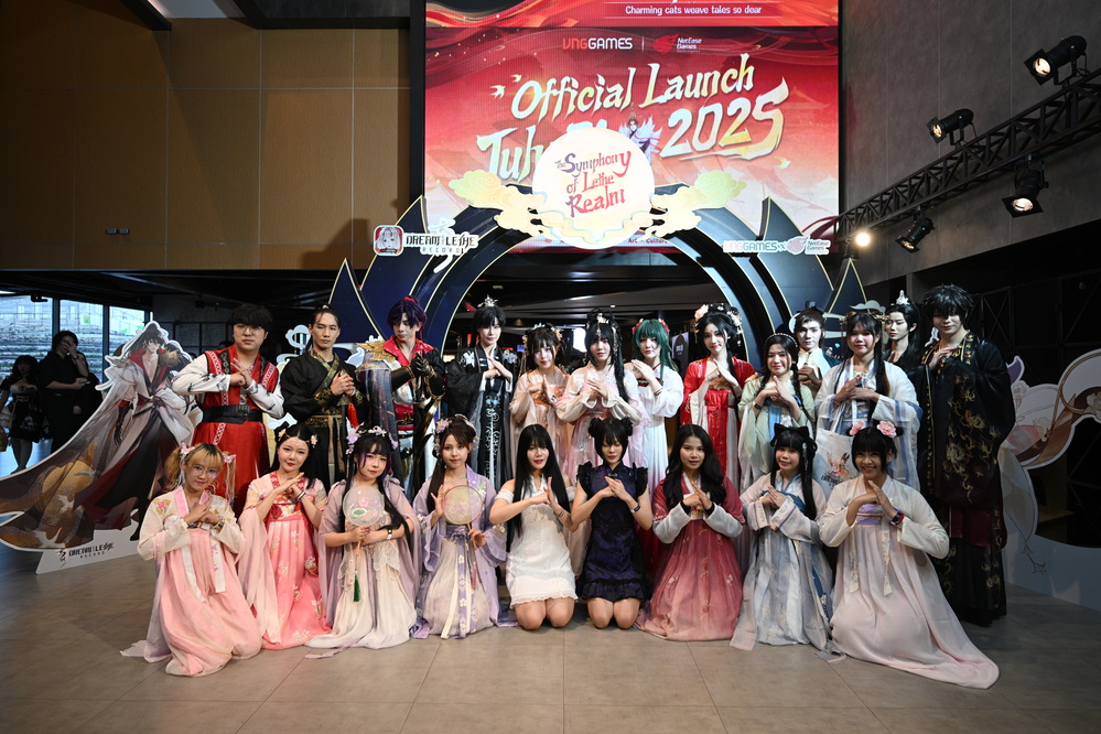  
Đông đảo cosplayer hóa thân thành các danh sĩ trong game.