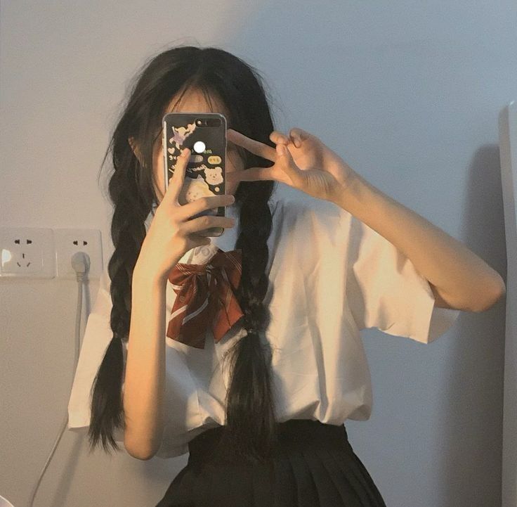 anh gai xinh che mat bang dien thoai ngau