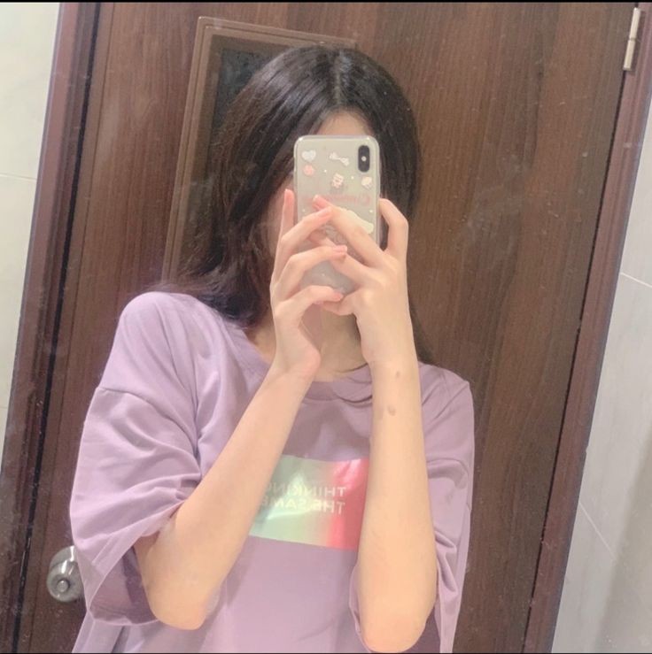 anh gai xinh che mat bang dien thoai de thuong