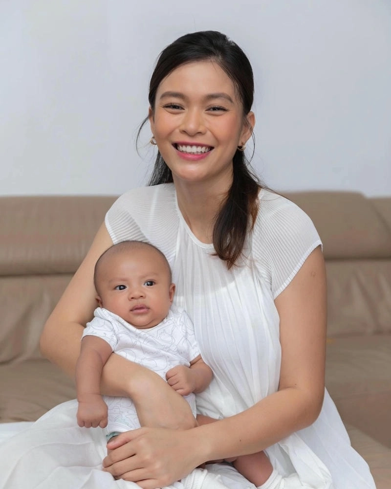 Hình ảnh Mâu Thủy sinh con gây xúc động mạnh