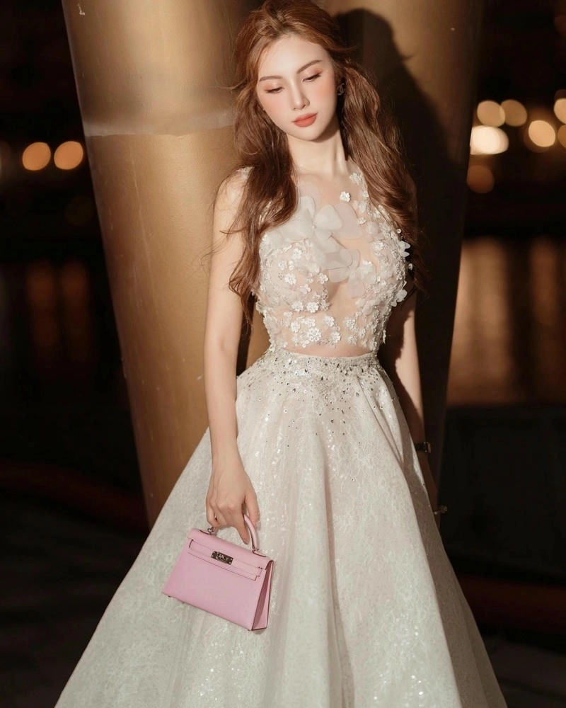 Bộ sưu tập ảnh đẹp về Hạnh Sino Idol QQLive khiến dân mạng phát sốt