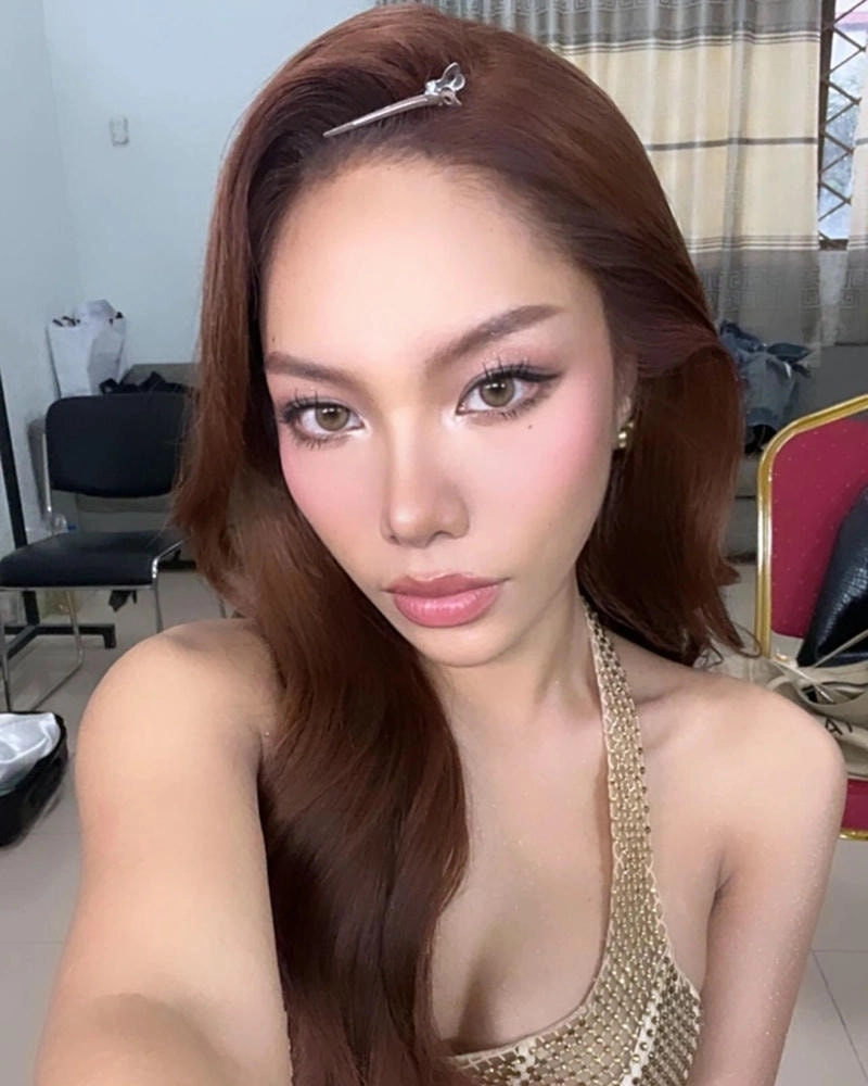 Buông karaoke Vũ Thảo My cuốn hút